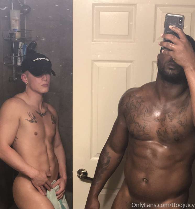 That gym got us looking good🔥🔥🔥💪🏻💪🏾