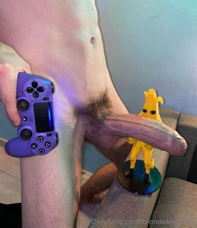 😍 Just look at this🤤He Has The He Has The BIGGEST TWINK COCK.. 2
