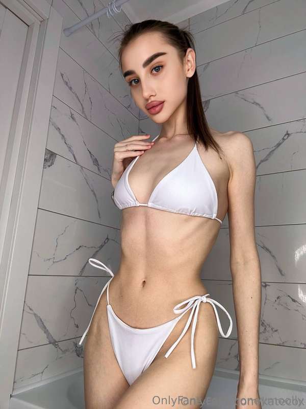 ❣️ 18 YEARS OLD ❣️ @katecoxss 🥺 How much my pussy is getting..