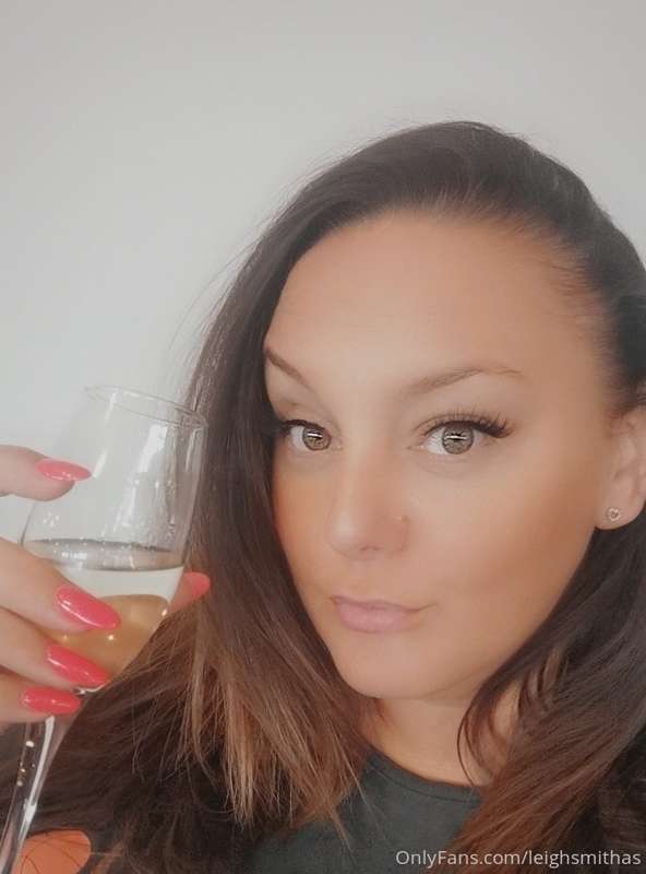 Off on my holidays 🥂  I'll message when I can but I'll be po..