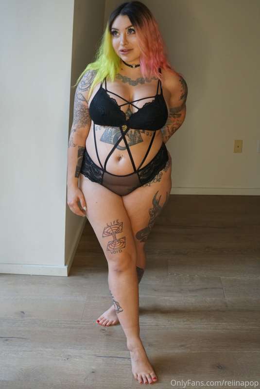 new HD photoset - bound belly in my little strappy bodysuit ..