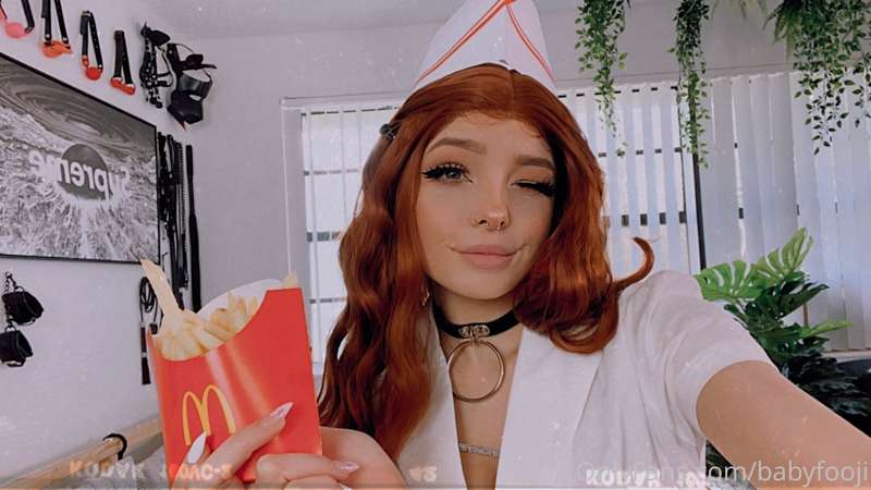 Don’t forget to tip your waitress 🍔🙈🖤 which kind of tip woul.. 7