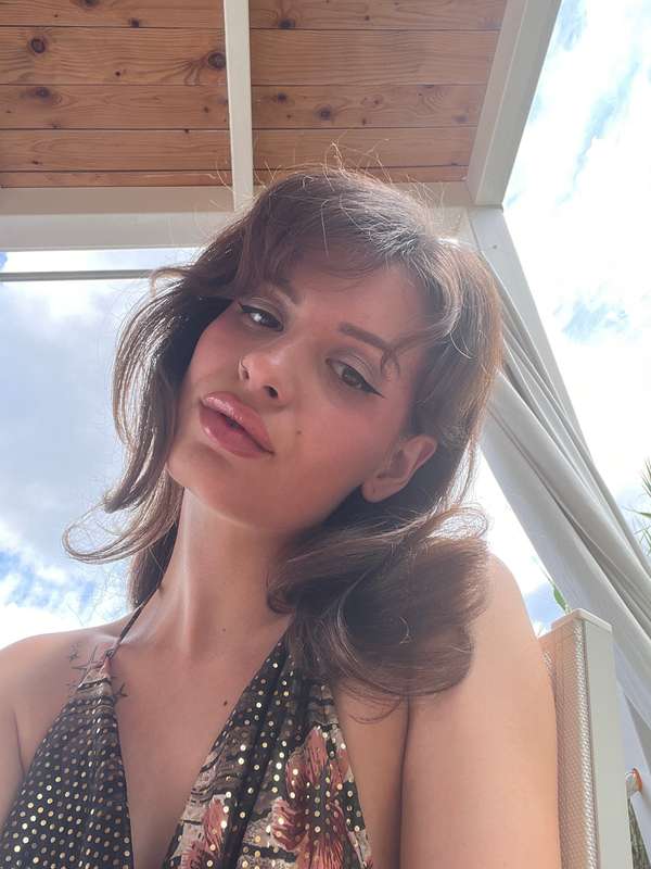 So horny right now, let’s chat 💋