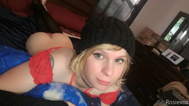 Lil cutie in red 3/3 x <3 4