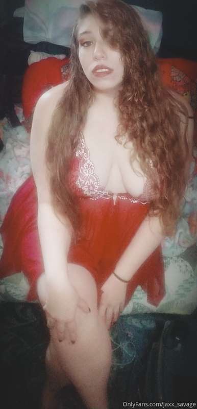 Sexy in red, 7 pictures and one 5 minute video guaranteed to.. 2