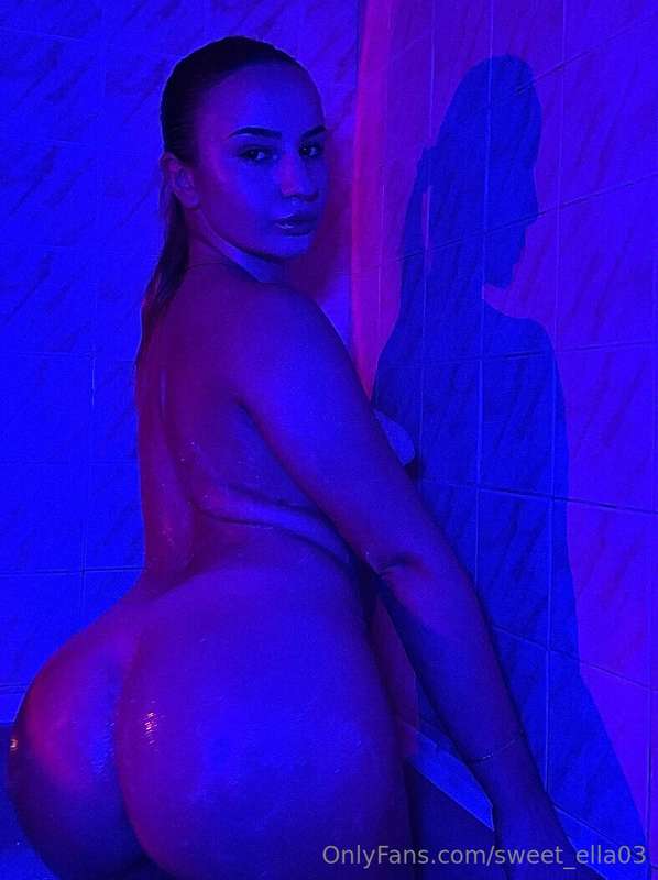 🎉 FREE PAGE IS A FREE GIFT🎉

This fat ass babe @aaliyahmirac..