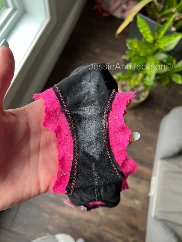 **For the dirty panty lovers** 😍 
Soaking wet pussy + creamp..