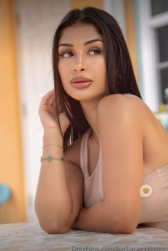 Brazilian bombshell @barbaraevelynnn is here to turn your wh.. 1