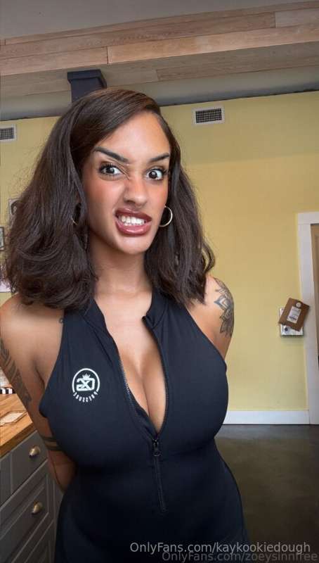 The incredible @zoeysinnfree is a bit of a brat and wants al.. 3