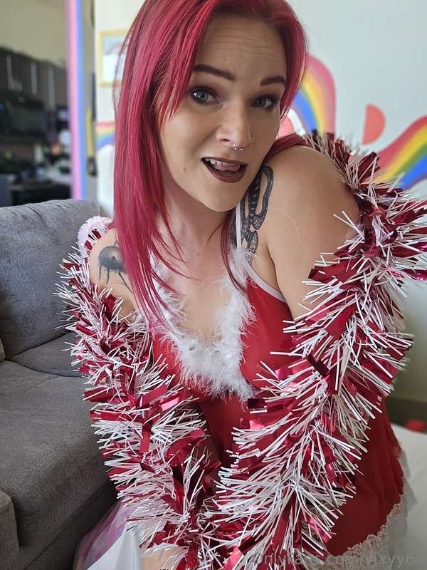 Happy ho-ho-holidays, a little 🍑-heavy set for you 🍬🍬 should..