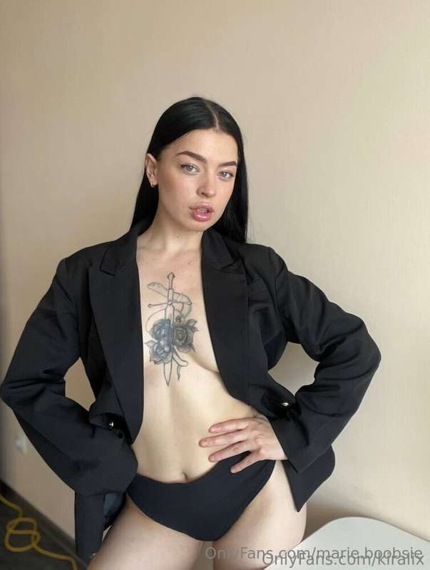 FREE SUB 💘 🟤 You won’t last 2 minutes with @kiralix 🔥 She’s .. 1