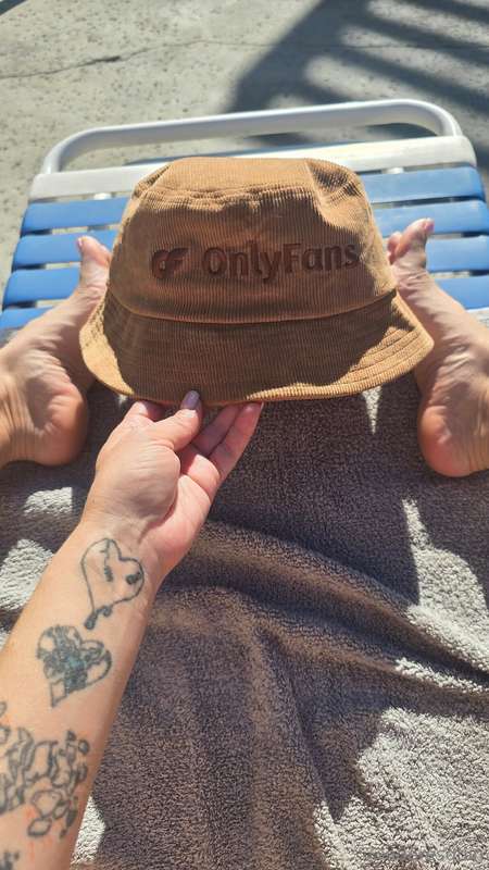Summer isn't over in California 😇 I still have my toes out, .. 3