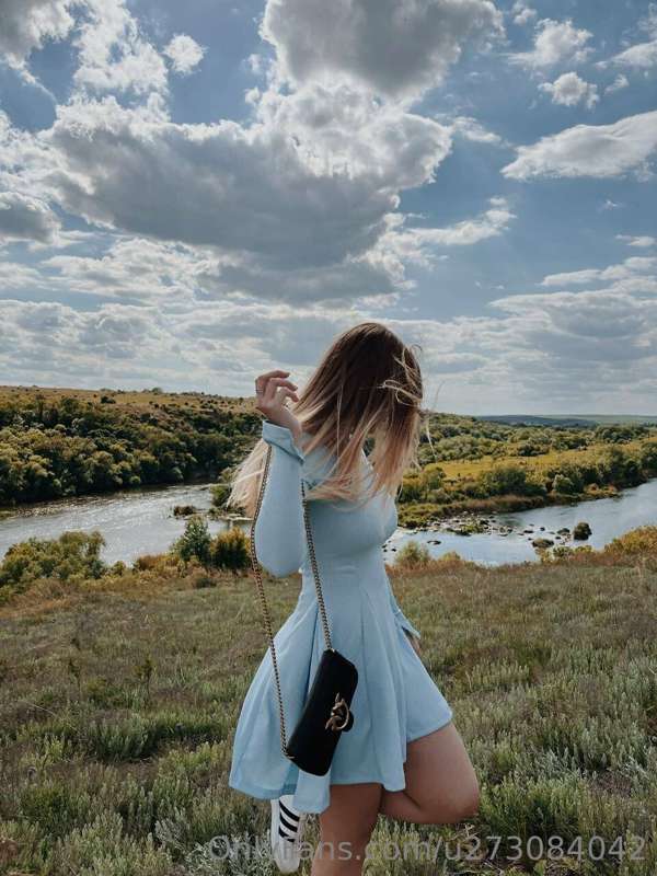 Does my blue dress fit this blue sky?😇😇😇 1