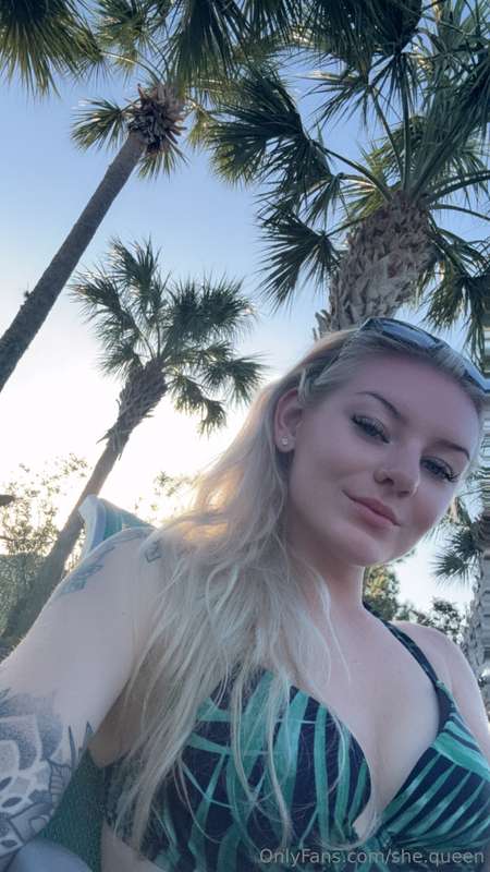 Back from vacation 🏝️ got to see some palm trees🥰