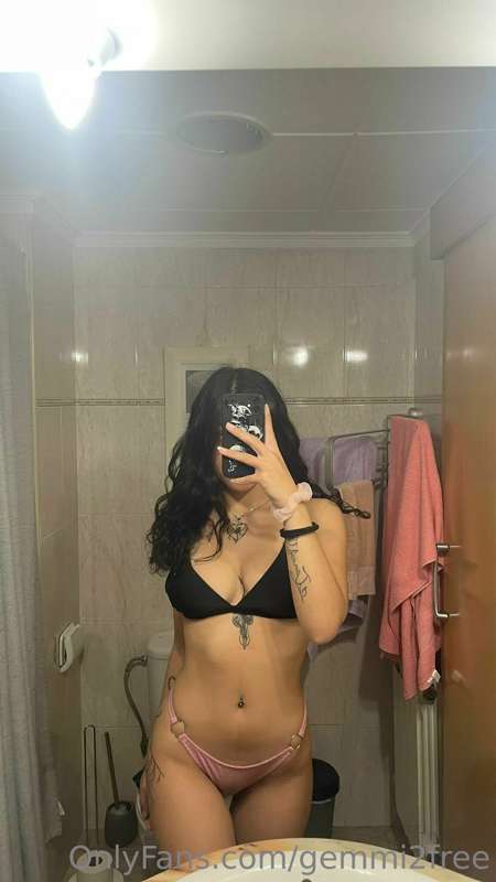 Come and take a shower with me 😋🚿