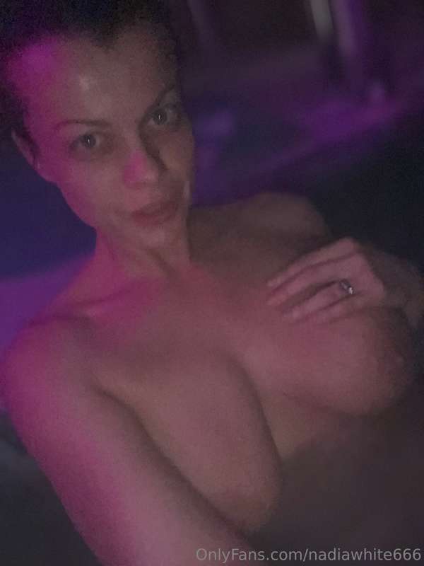 I loaded some Brand New Hot Tubbing Pics for you this mornin..