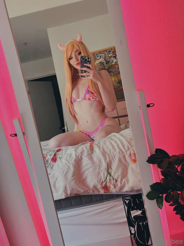 I wanna wear my new bikini to the pool, i think it’s so cute..