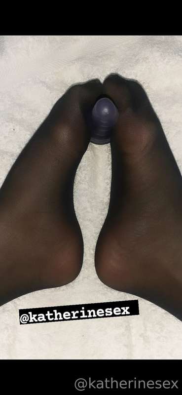 Go see this Sexy Milf @katherinesex 🦄Free Page🦄 😈She's ready.. 2