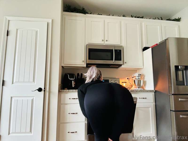 Hey babe I’m almost done cooking Thanksgiving dinner for us... 6