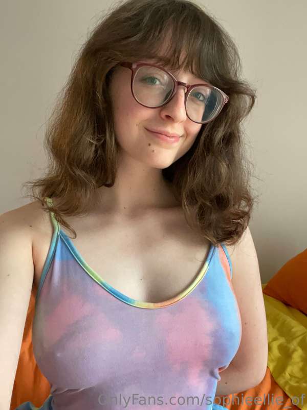 Love this dress.. only wish it was tighter 🤷‍♀️ 3
