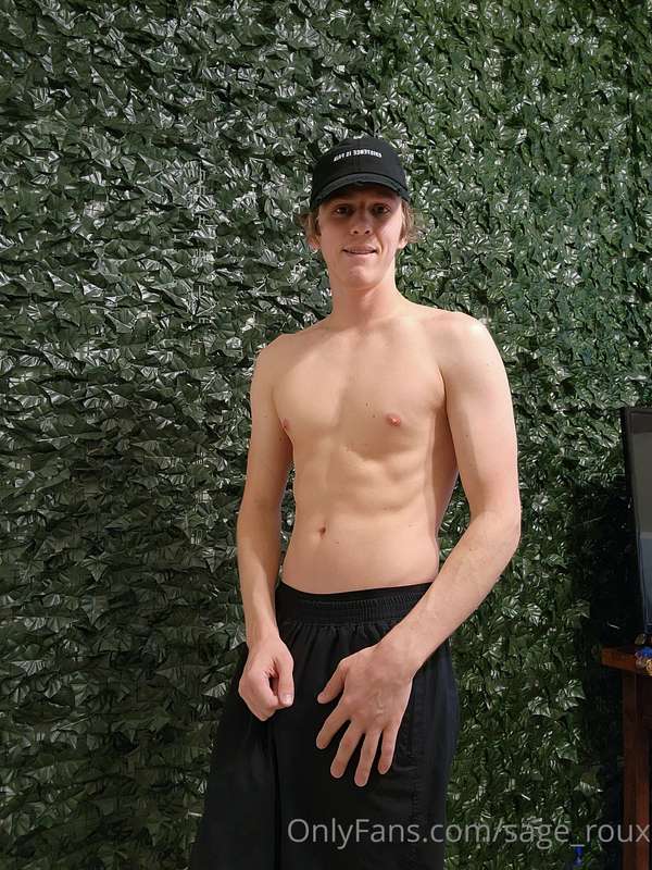 Just getting ready for the gym. 😋 5
