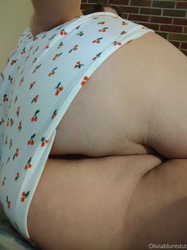 Feet, painted toes , rear pussy and bootyyyyy, hope u like m.. 34