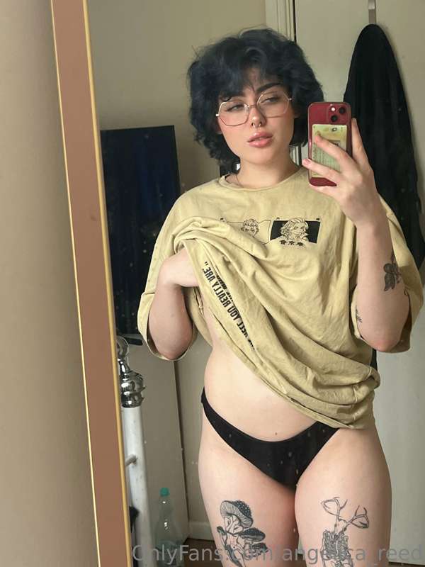 pulling up my shirt 4 you 😋 4