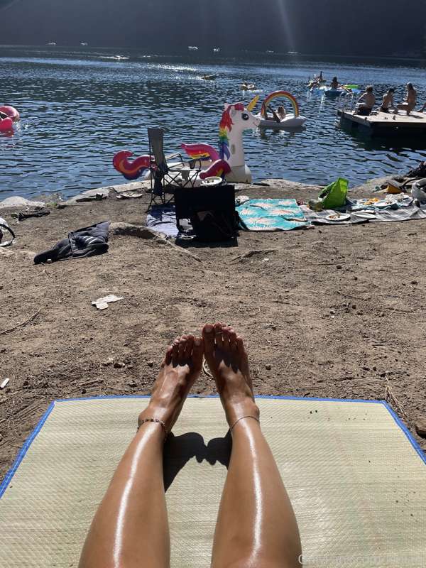 Beach toes 🏝 - I wonder if anyone noticed. Didn’t see anyone.. 26
