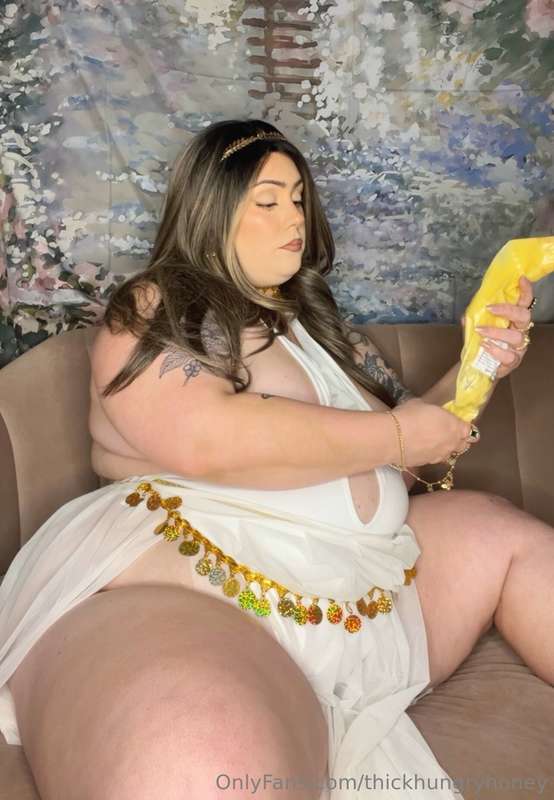 This goddess of gluttony set REALLY has me feeling sexier an.. 4