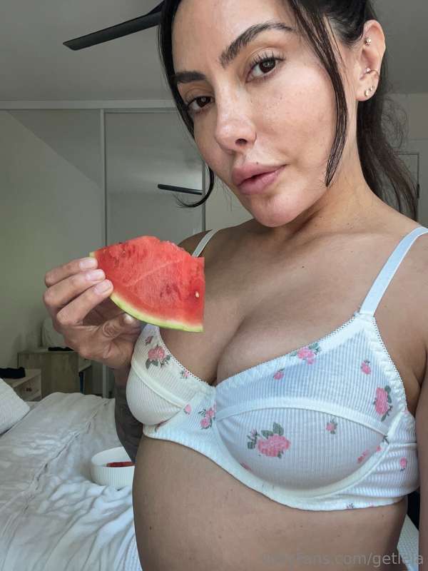 You wonder how i can turn a watermelon into something dirty?..