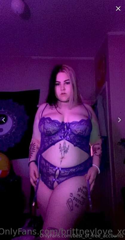 **FREE subscription** @brittneylove_xoxo
Dildo machine, solo.. 2