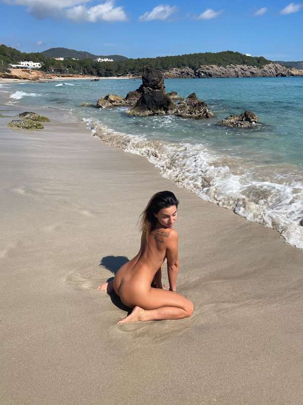 Stay naked, free, sexy & playful my naughty fans 😈 Moments f..