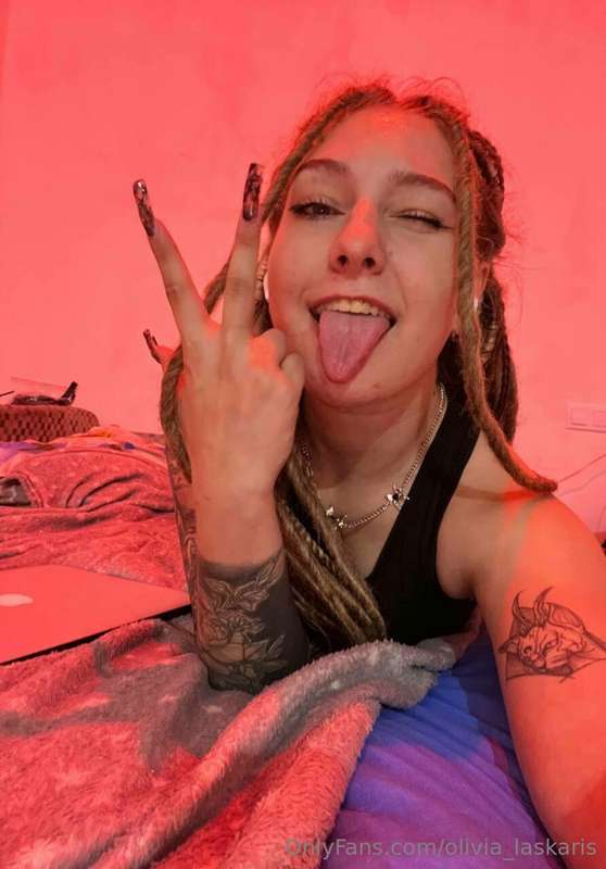 Do you love long manicures on girls?🥰💋😏