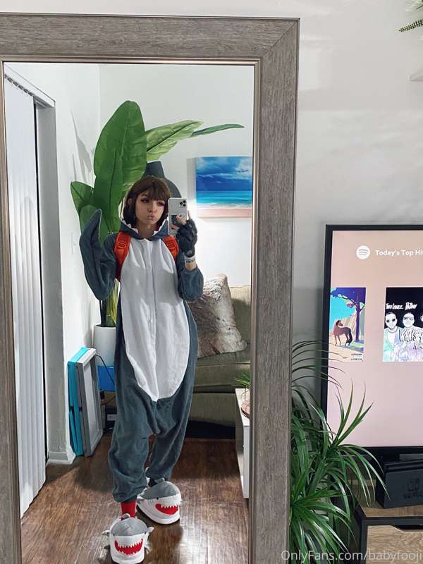 I didn’t do a full set on the shark look but of course I fla.. 26
