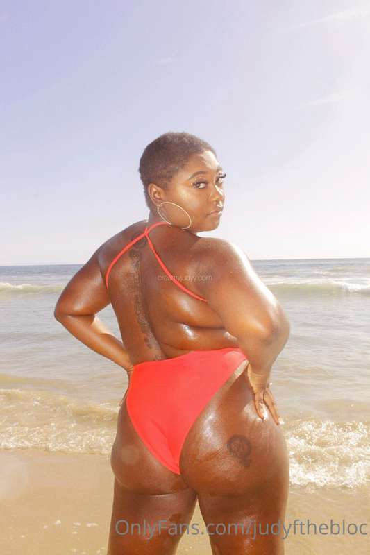 Let’s fuck on the beach 🏝 
shot by @/aliveandwell on IG for ..