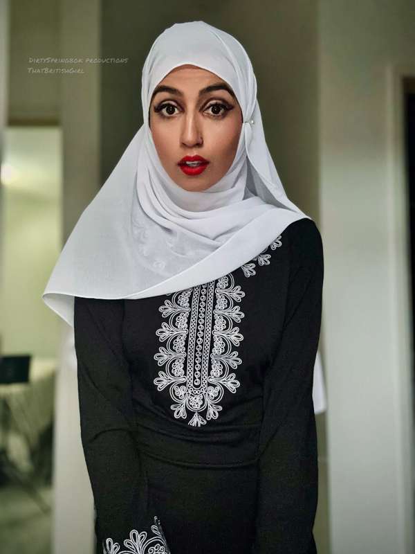 Aaliyah Unveiled: Hijabi Tales 

Aaliyah has always wanted t.. 3