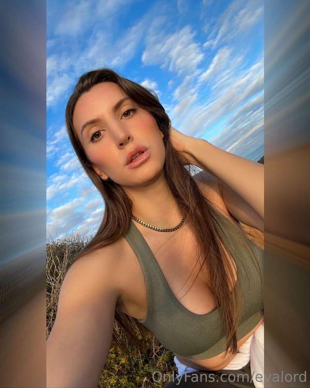 Would you get sweaty with me.... On a hike 🥰🍃🌱 1