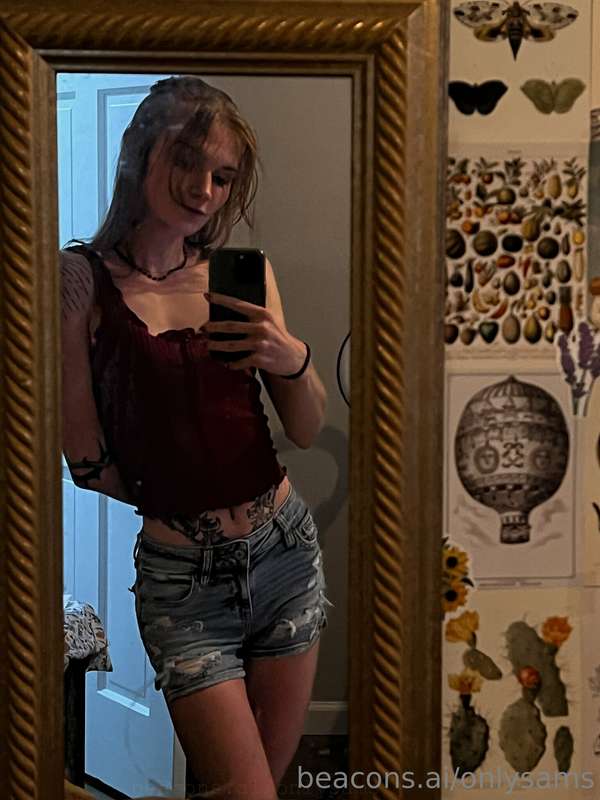 gooood morning! do you like my lil outfit today? Should I gi.. 1