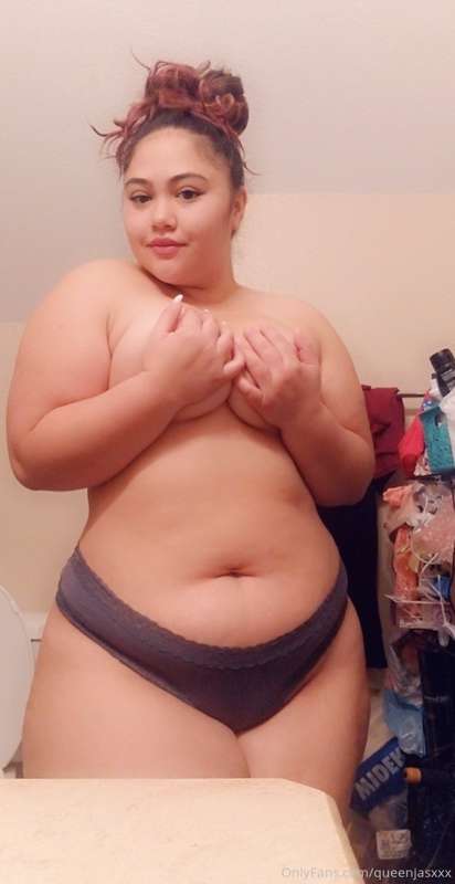Thicc in all the right places.. happy hump day boys! 1