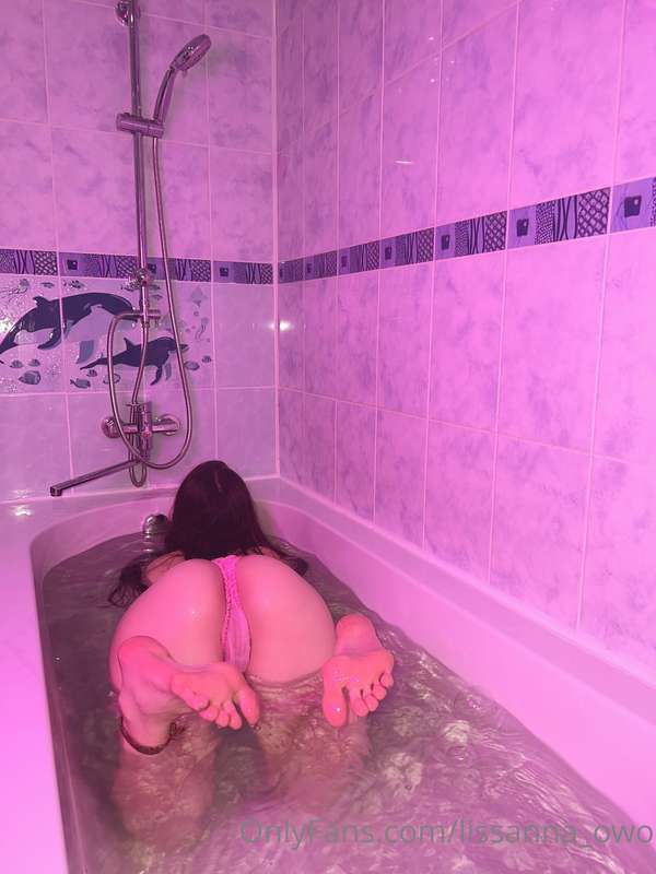 Do you like legs and buttocks? 🍌  Everyone who support me wi.. 2