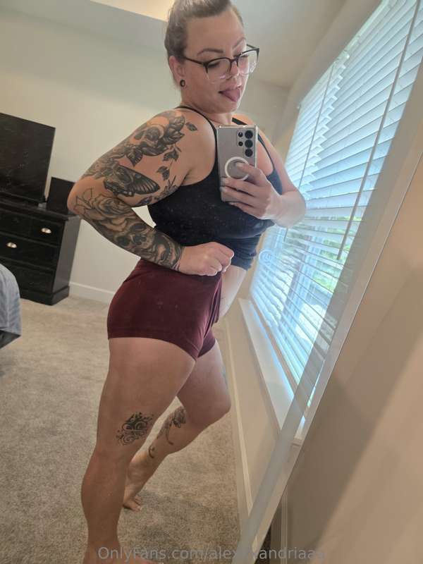 Do you think two cocks could fit? 2 in 1 hole sounds soooo f..