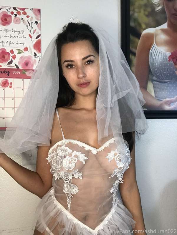 Marry me ? 👰 check your dms for the rest of the pictures and.. 1