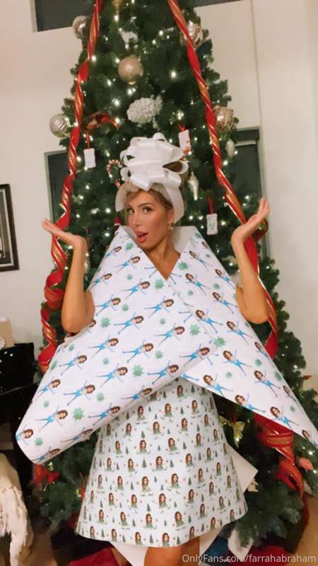 I’M THE BEST GIFT ON A MONDAY FUNDAY ... well, and under you..