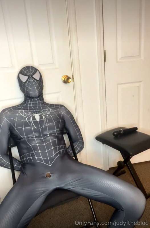 sucking Spider-Man off on live 🕷️😏 *(sent to you for free if..