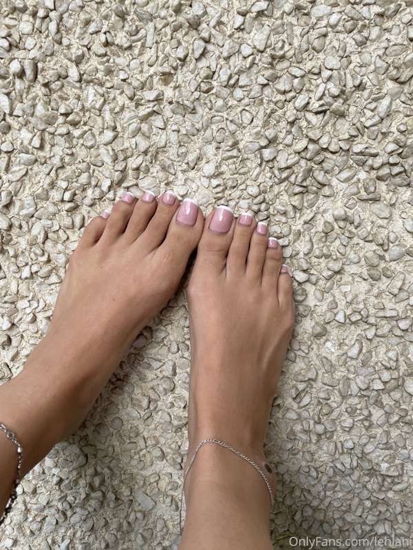 Such a pretty pedi ! One of my favourites yet 🥰 3