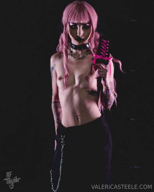 throwback to december 2019- the first ever topless photoshoo.. 5