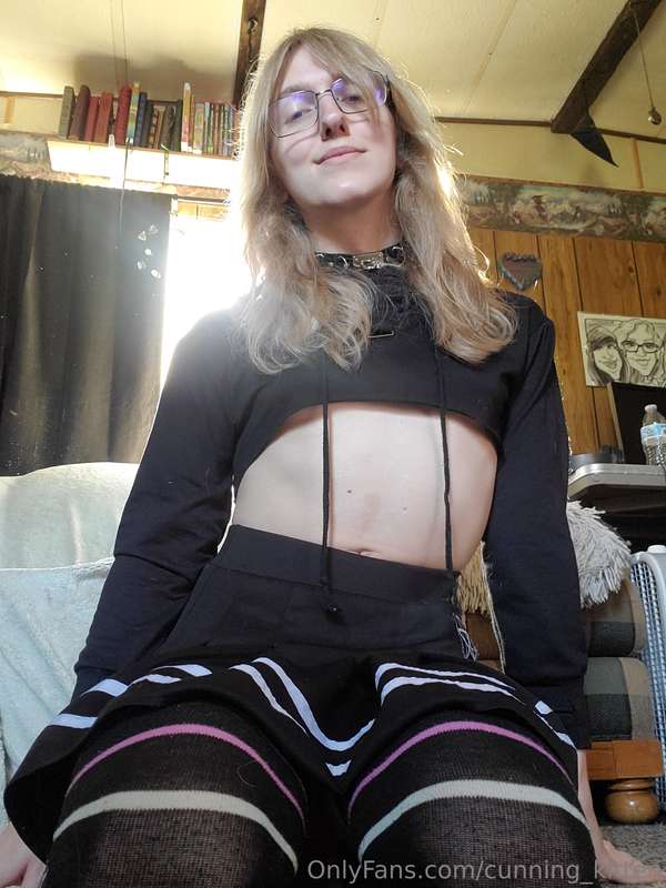 Today's photo set featurres a cute girl who likes to play wi.. 5