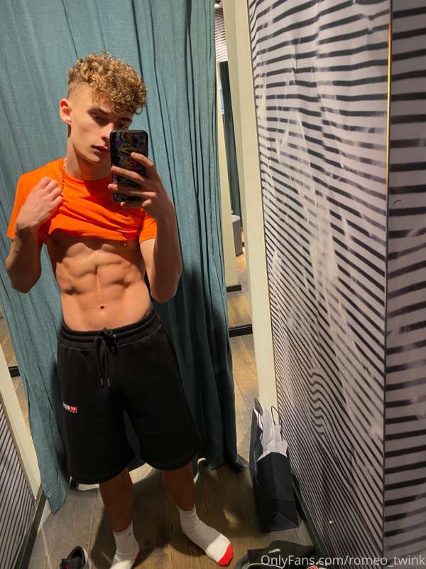 fitting on new clothes in the changing room 🙈 1