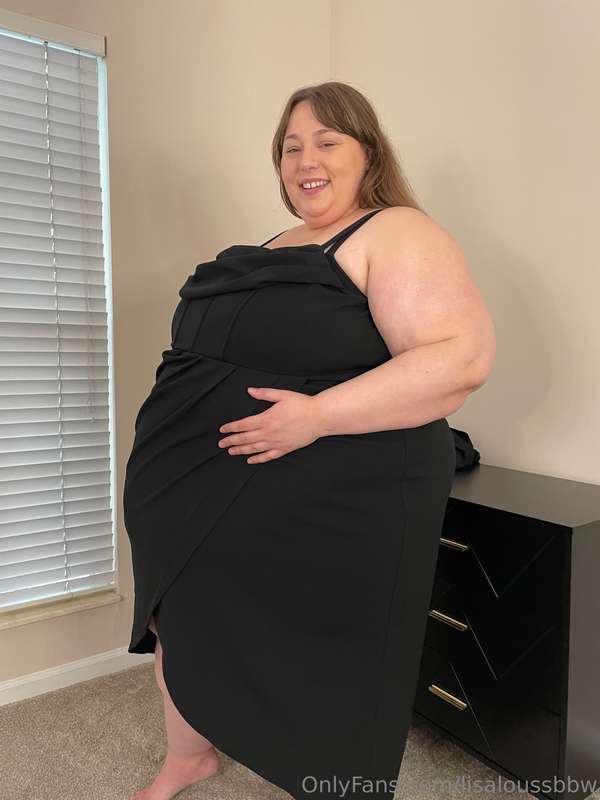 I had such a blast trying on all these dresses, it was fun r.. 2