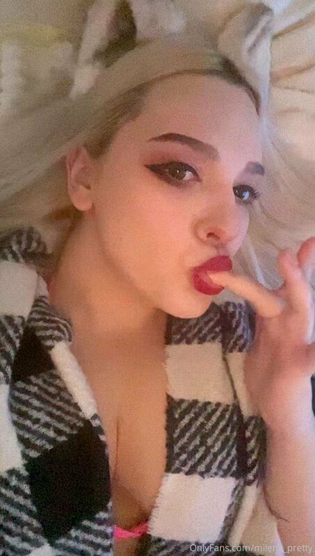 My hot lips are ready to warm you on this cold day